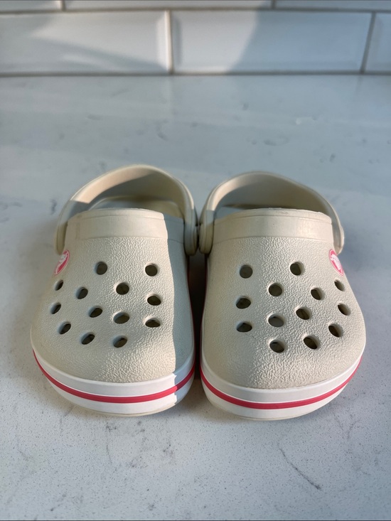 CROCBAND CUTOUT DETAIL ROUND TOE CLOGS - BEIGE - STUCCO MELON